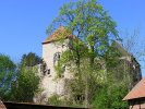 Gesamtansicht der Burg mit einer der Kemenaten sowie Kapellenerker. Foto: J. Friedhoff 2016