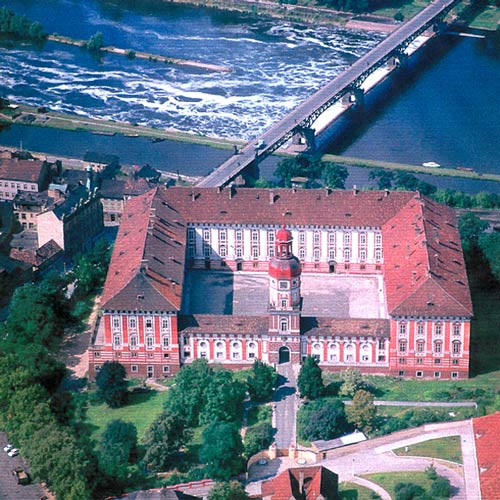 Letecký snímek zámku - Luftaufnahme des Schlosses