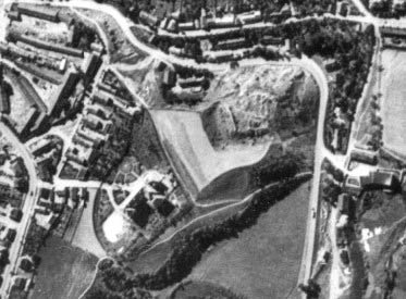 LITICE Hrad na letecké fotografii z roku 1938 © GŠ AČR. – LITICE.  Die Burg auf dem Luftbild aus dem Jahre 1939 © GŠ AČR