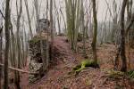 Zbytky druhé brány a kaple v jádře hradu.  Überreste des zweiten Tores und der Kapelle im Burgkern. Foto T. Durdík