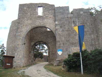 Hainburg: Feldseitige Ansicht des Torbaus. Foto: Patrick Schicht (2002)