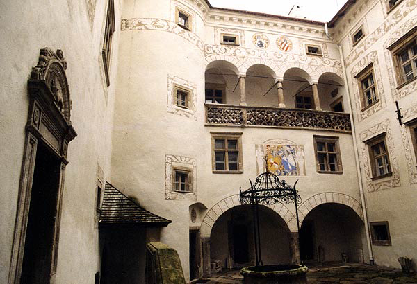 Breiteneich: Ansicht des Arkadenhofs. Foto: Gerhard Reichhalter (1999)