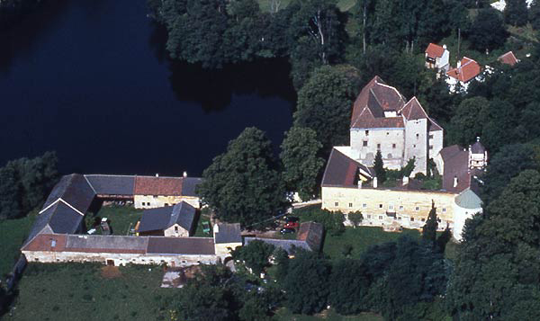 Engelstein II: Luftbild von Süden. Foto: Luftbildarchiv des Instituts für Ur- und Frühgeschichte, Universität Wien (2000)