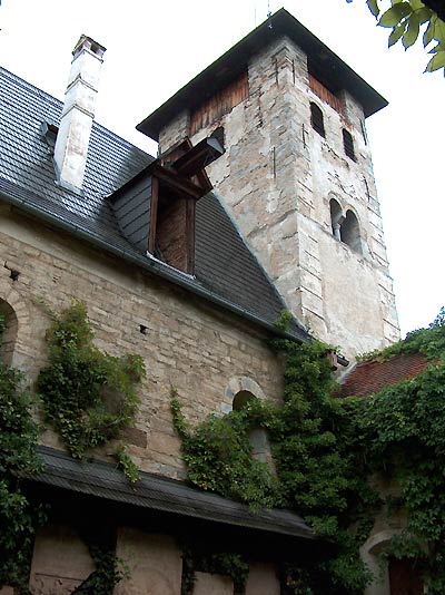 Oberranna: Die Burgkirche mit Vierungsturm von Südwesten. Foto: Thomas Kühtreiber (2003)