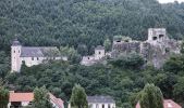 Rehberg, Ansicht der Burg von Nordosten. Foto: Thomas Zoder (1999).