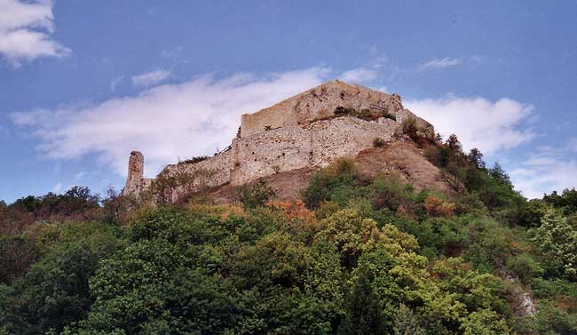 Csókakő.  Die Burg vom Südwesten, 2004. (Foto: István Feld)
