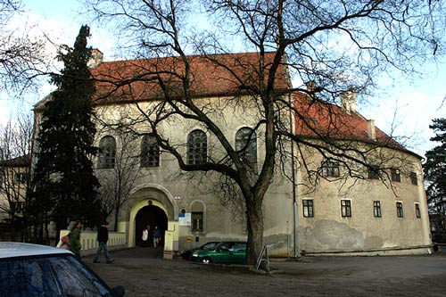 Pezinok-Hrad, die Burg von Westen.