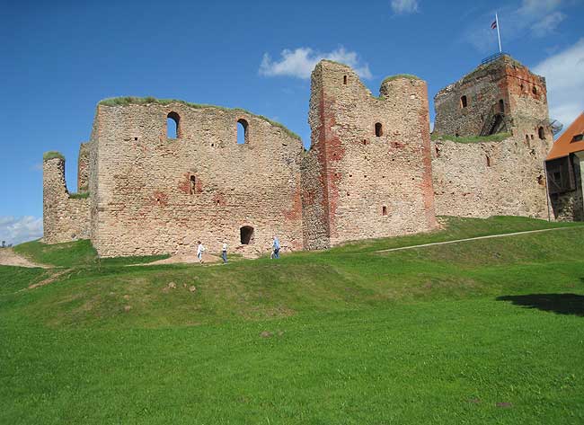 Südliche Fassade der Ordensburg, Foto: Ieva Ose (2011)